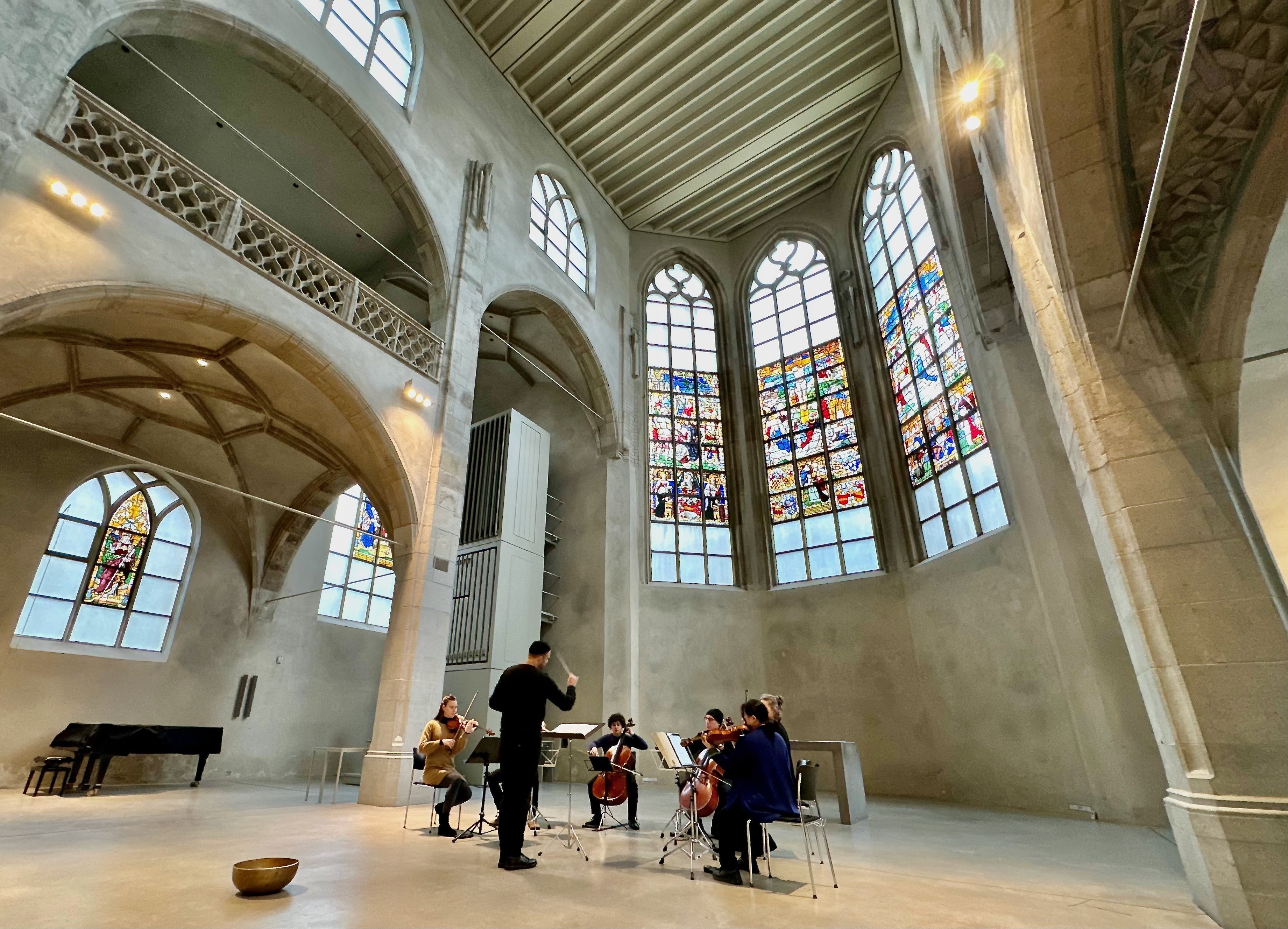 Alex Lindner conducts two string trios